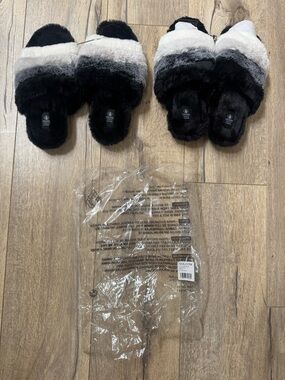 Volcom Brand new Fuzzy Ombre Slide Slippers in Black, Gray & White (2 pair)
